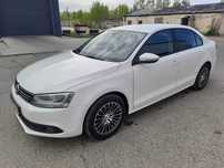 Vand Volkswagen Jetta 1,6 TDI an 2012 in perfecta stare !