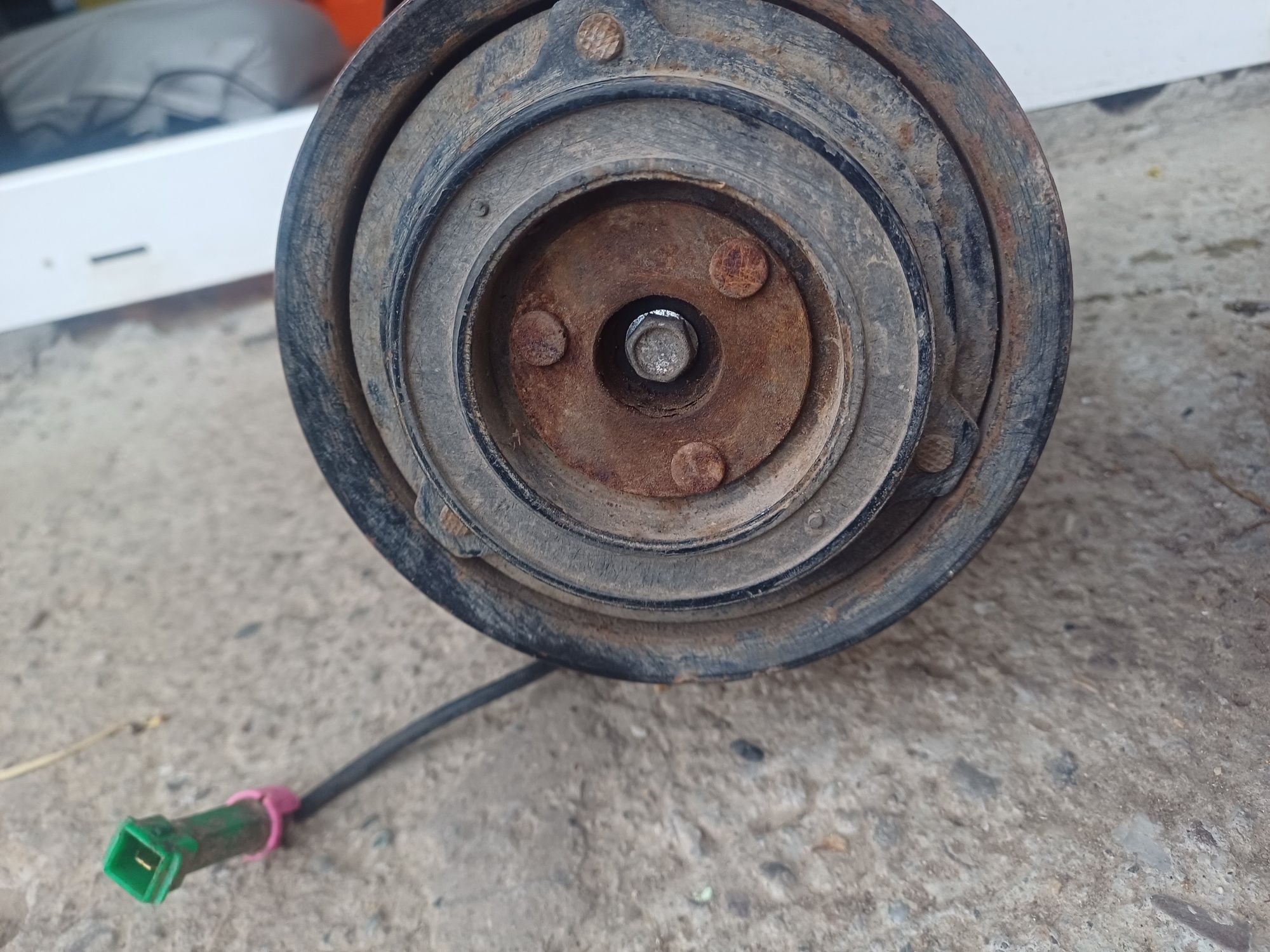 Vând compresor AC passat b5.5