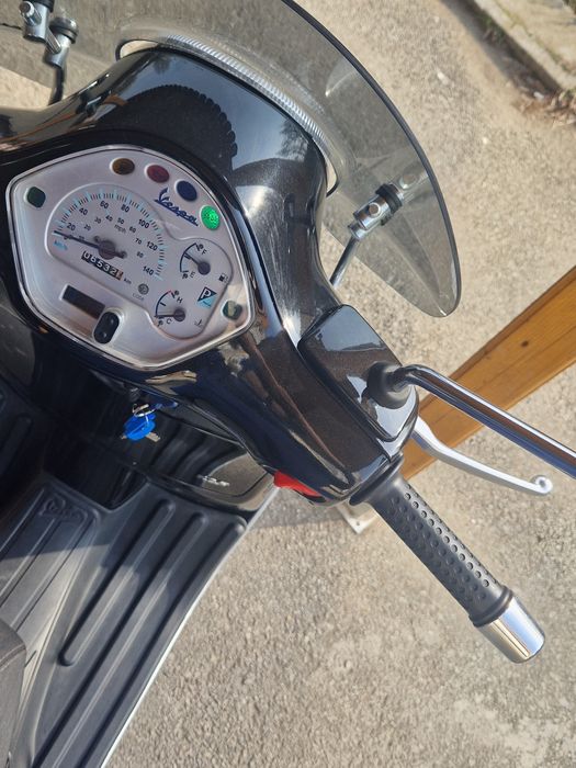 Piaggio Vespa GTS 125