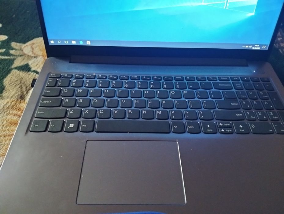 Laptop Lenovo foarte nou