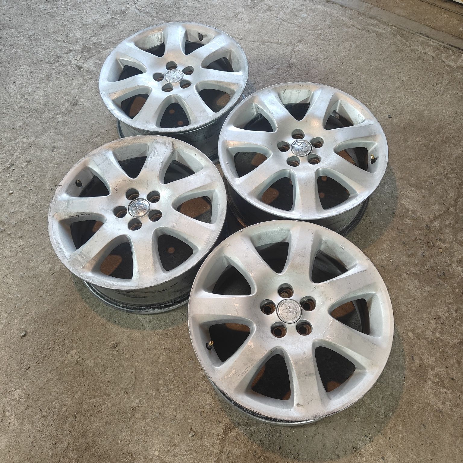 R17 PCD 5*100 Комплект оригинальных легкосплавных дисков
