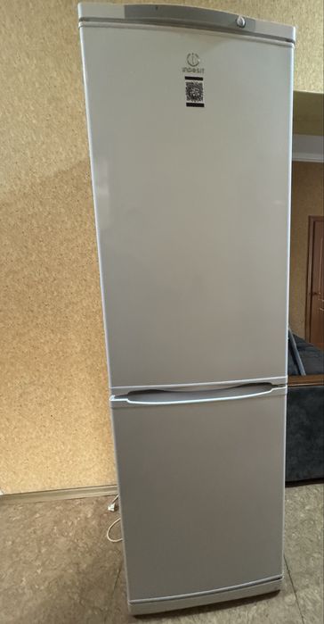 Холодильник indesit