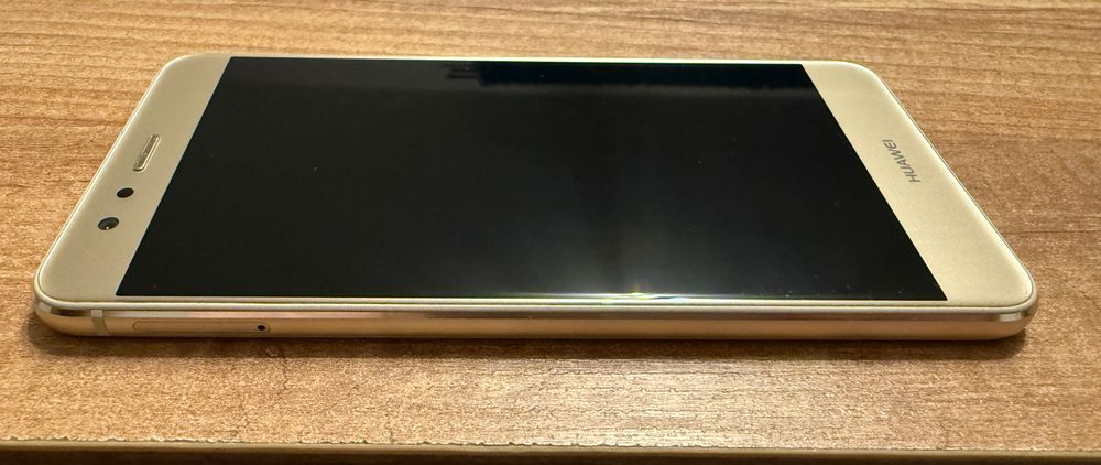 Huawei P10 lite златист + подарък HTC sensation z710e