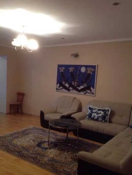 Ракат  Ул.Бобура 
3/4/4 кирпич 
#77серия