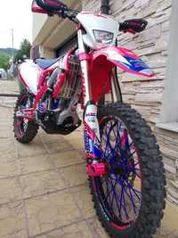 Honda CRF 250cc.