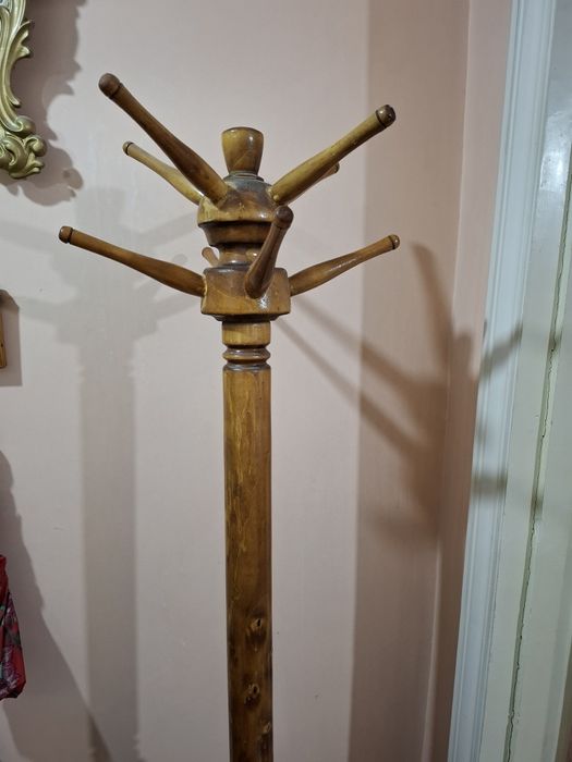 Вешалка напольная деревянная