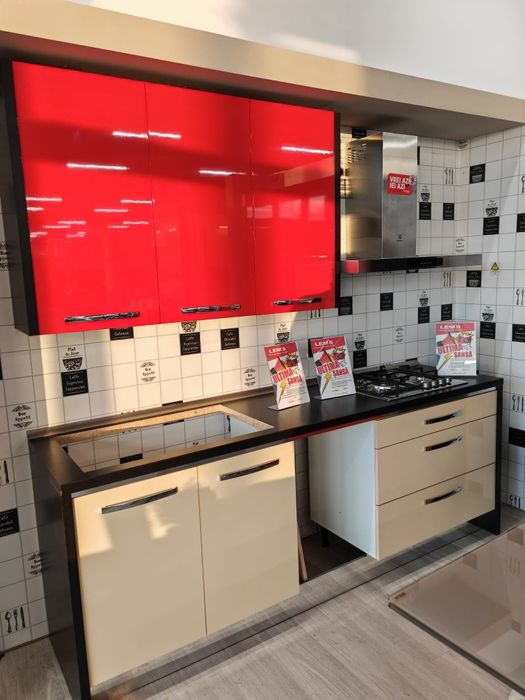 vand bucatarie nemontata,2500 ron, din showroom Lemn's