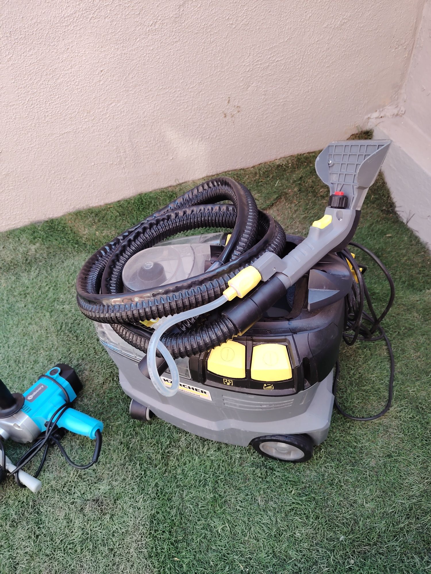 Karcher sotiladi nasatkasi bilan
