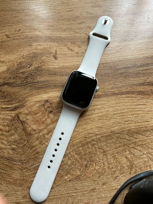Продаю Apple Watch 8-го поколения