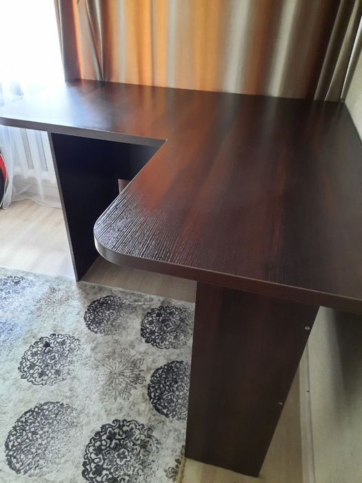 Стол офисный угловой