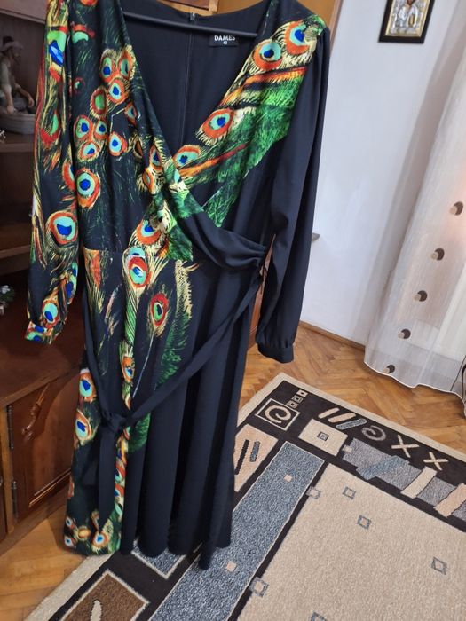 Rochie eleganta de la Dames.  Model impresionant cu paun