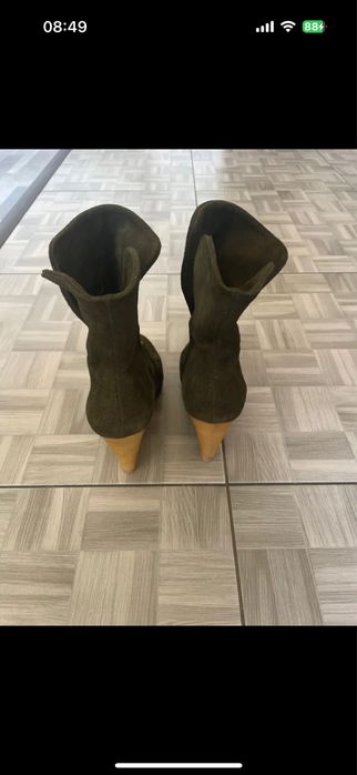 Vand cizme de piele intoarsa Zara