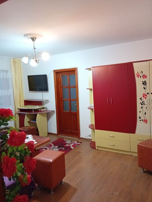 Apartament 2 camere parter de închiriat