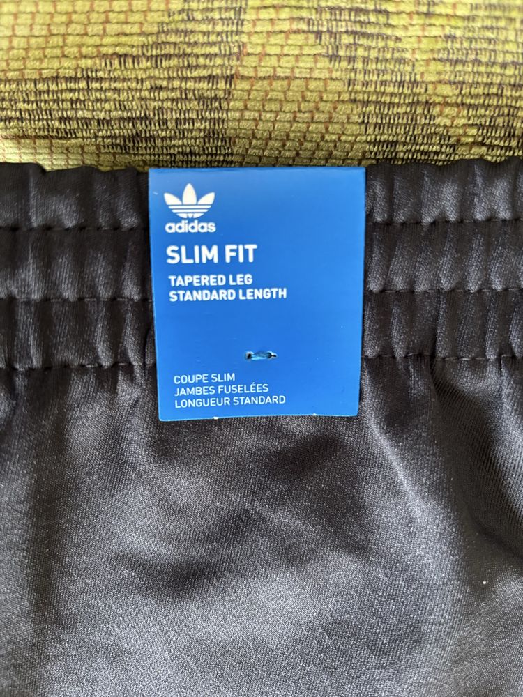 Дамско долнище на Adidas