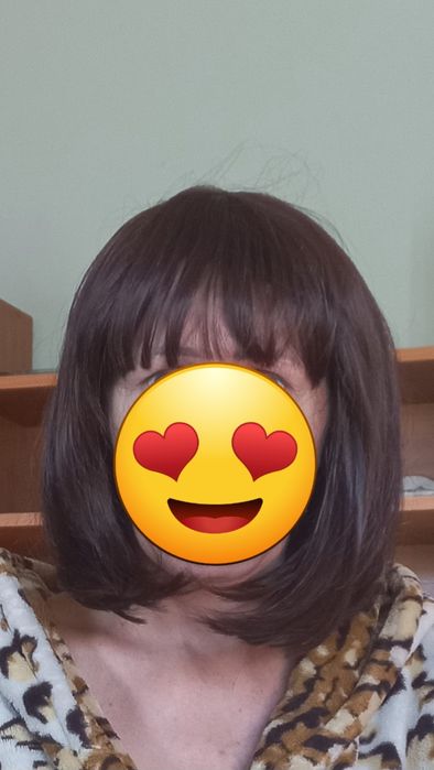 Продвется новый парик,каре,цвет каштан.