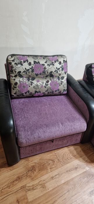 Продам угловой  диван с креслом