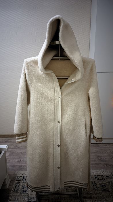 Продаю зимнее белое пальто