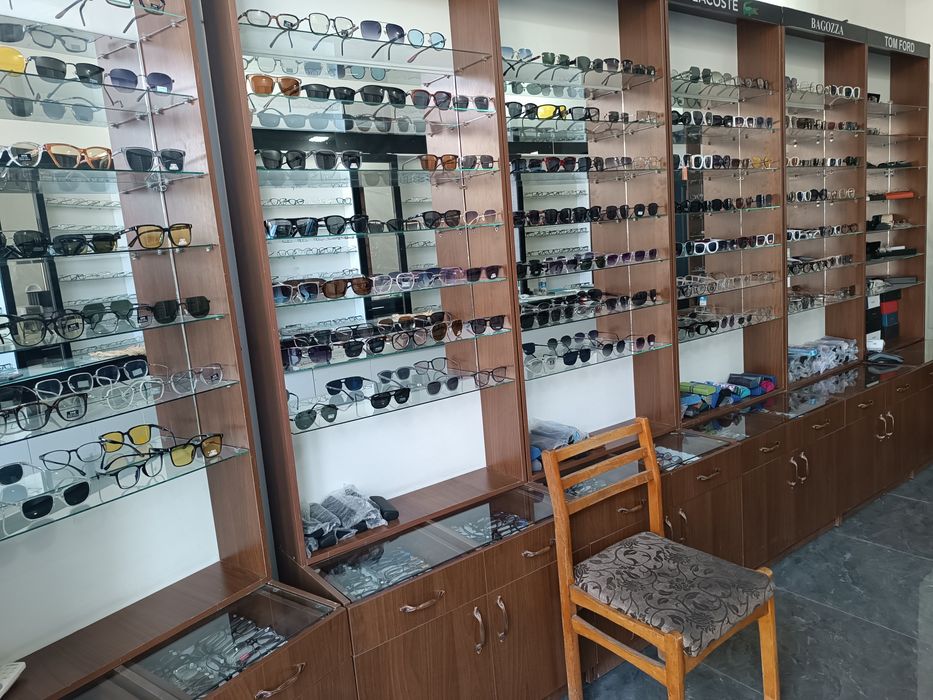 Витрины для аптеки и оптики