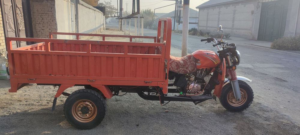 Лочин моторол сотилади