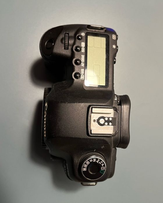 Canon 5D Mark II + 50 mm f/1.8 + accesorii – stare foarte bună