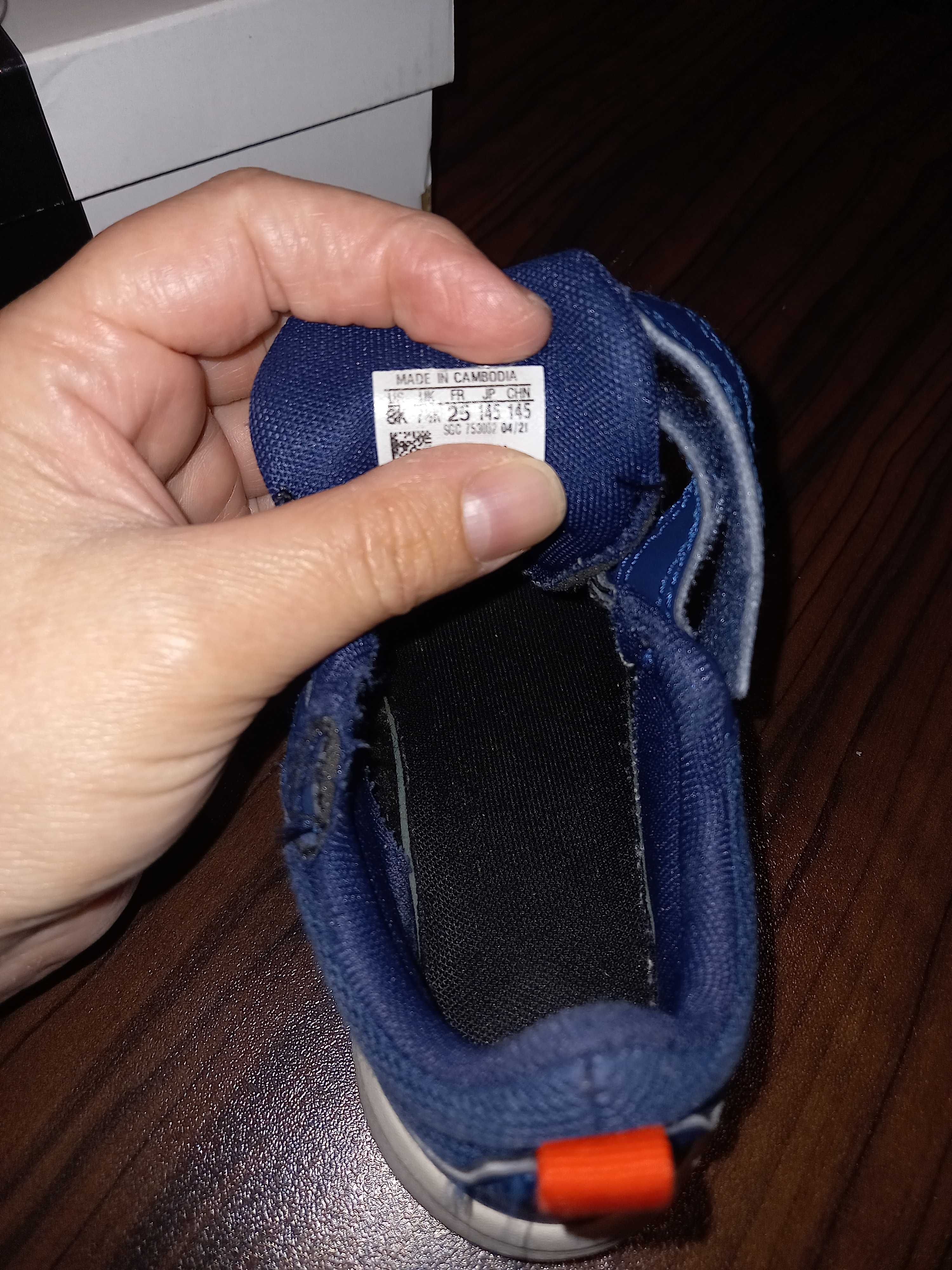 Детски маратонки Adidas номер 25