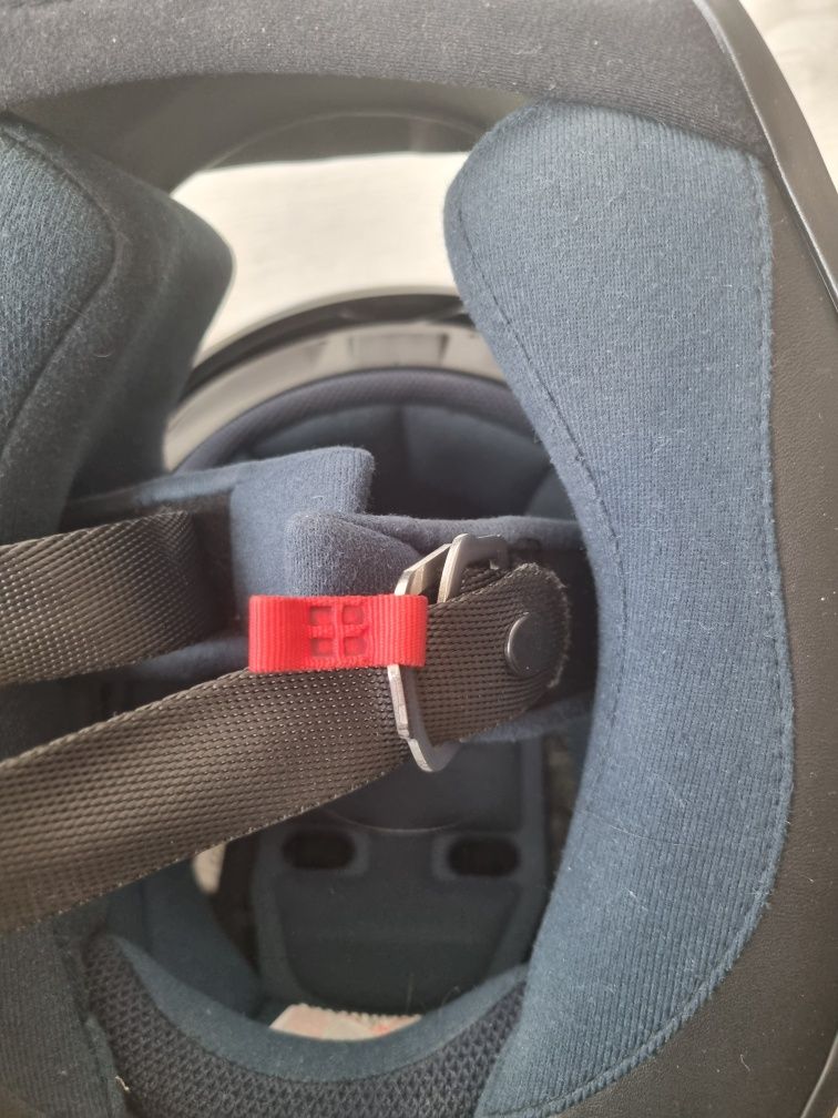 Продавам каска..
