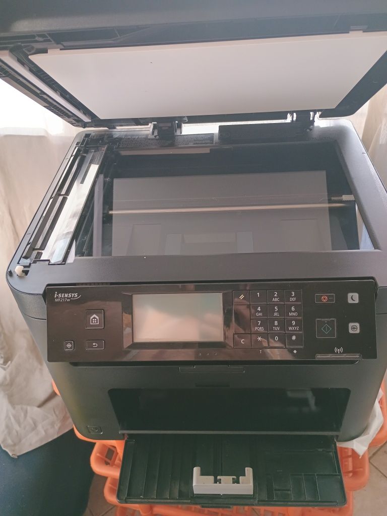 Продавам Копирен принтер CANON