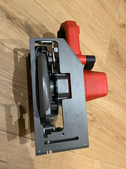 Milwaukee circular mana FUEL BRUSHLESS pe acumulator+FiletantăM12FDD2