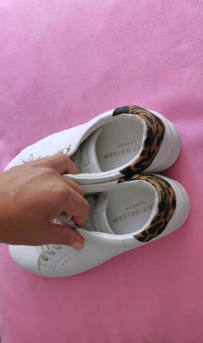 Бели кецове - Kurt Geiger