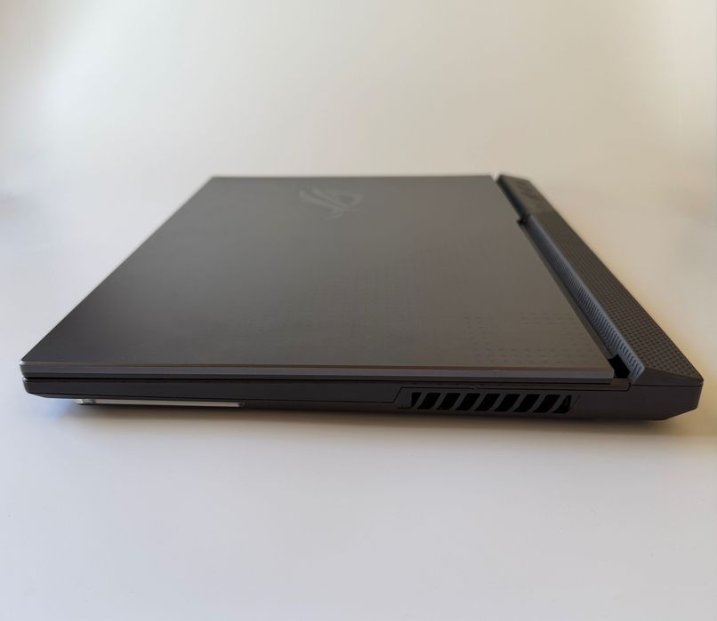 геймърски лаптоп Asus Rog Strix G513RC