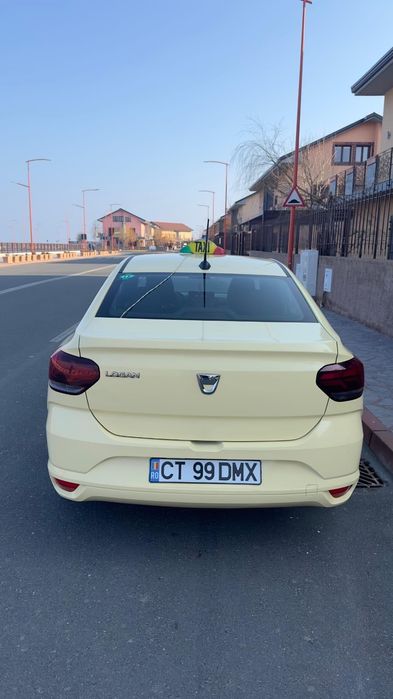 Vând Dacia logan