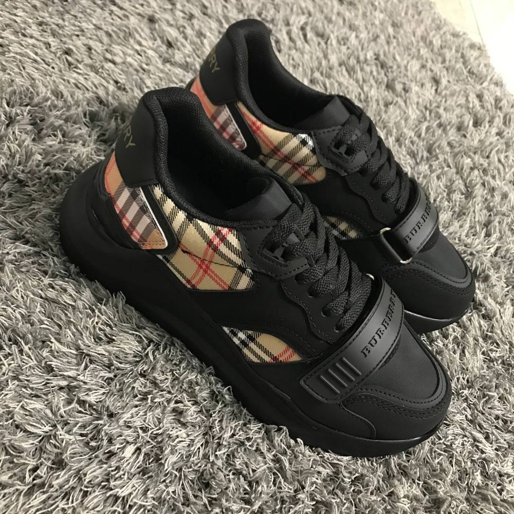 Adidasi burberry