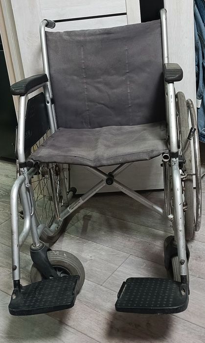 Продам инвалидную коляску
