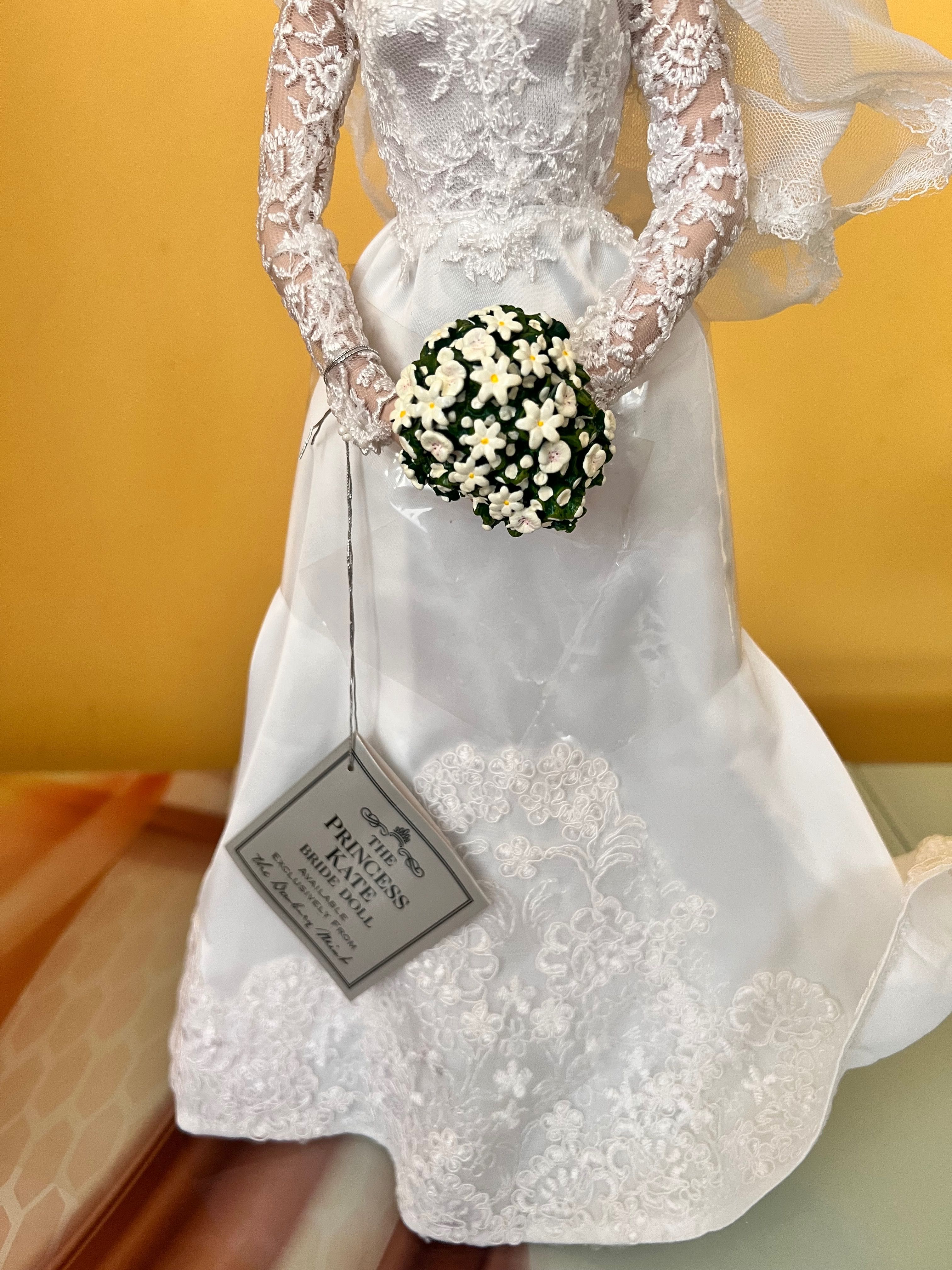 Danbury Mint , The Princess Kate Bride Doll