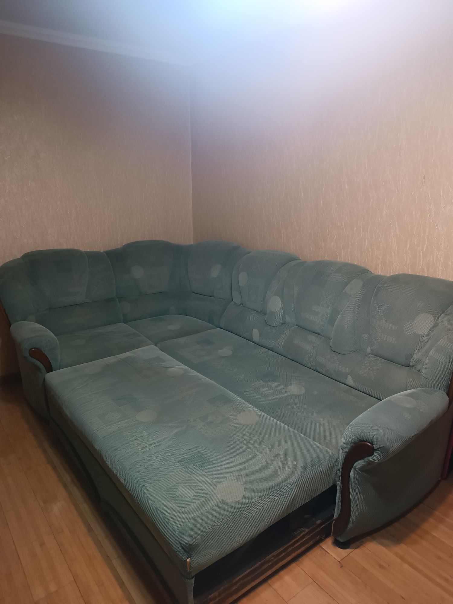 Продам угловой диван