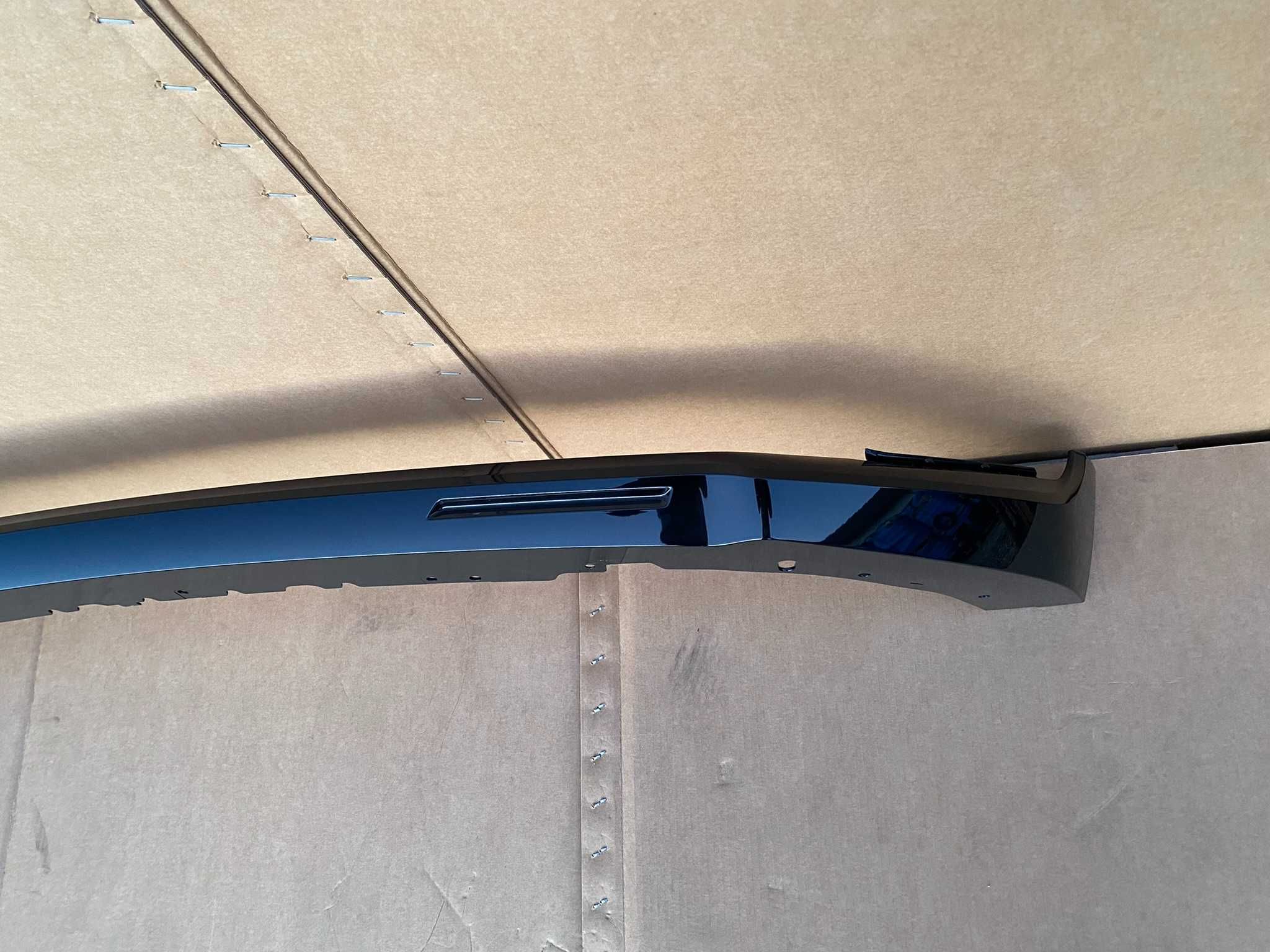 Spoiler bara fata Renault Megane E-Tech negru lucios nou original