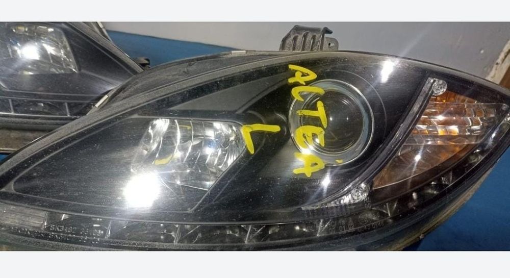 Far Stanga Dreapta Seat Altea Seat Leon Seat Toledo cu lupa