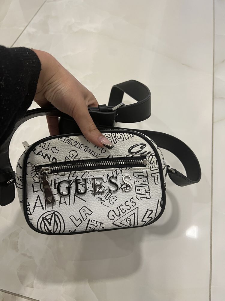 Чанта Guess