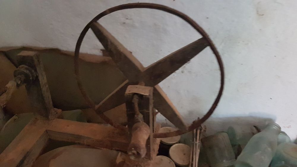 Стар дървен чекрък