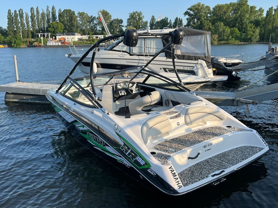 Ambarcatiune superba Yamaha AR192