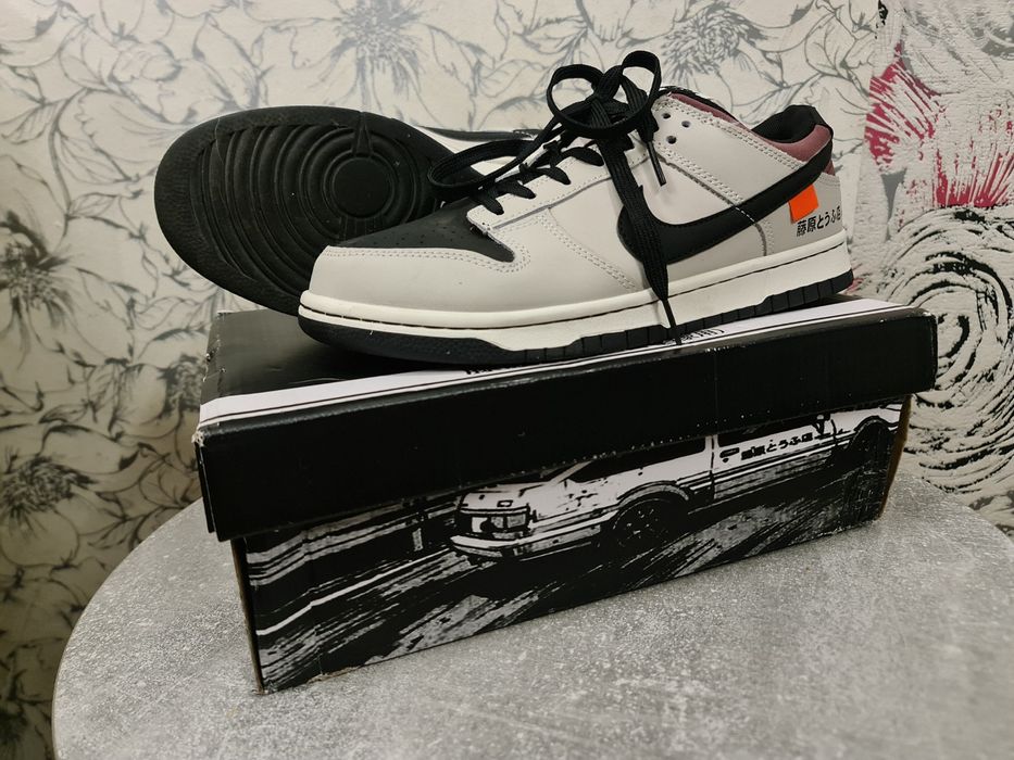 Отличные Кроссовки Nike 42 размер +наклейки, брелок