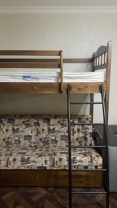 Двух яростный кровать в хорошем состоянии продаю в связи переездом