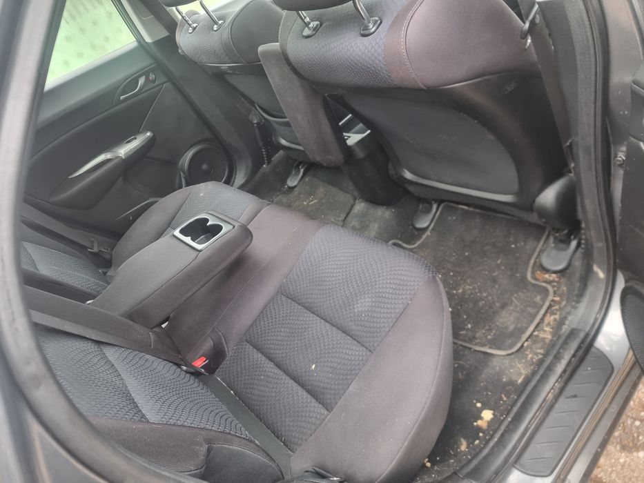 Dezmembrez Honda civic 1.8 i-vtec 2010