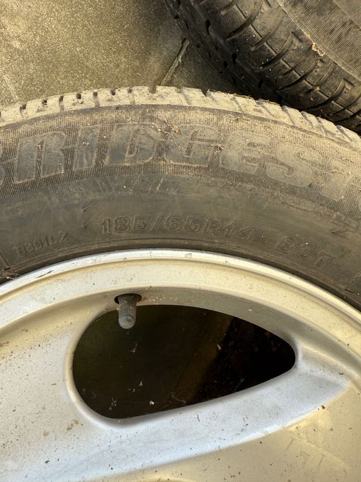 Vând jante+anvelope 185/65/R14