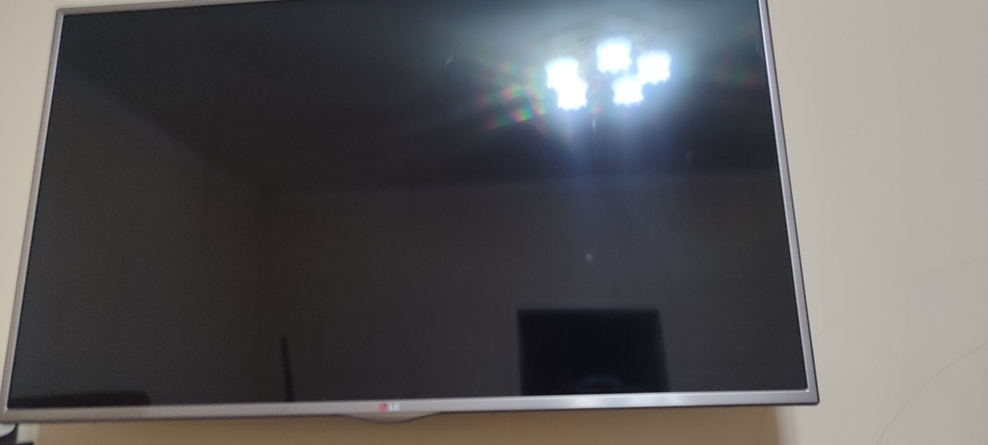 Телевизор LG 47 3D на запчасти треснут экран