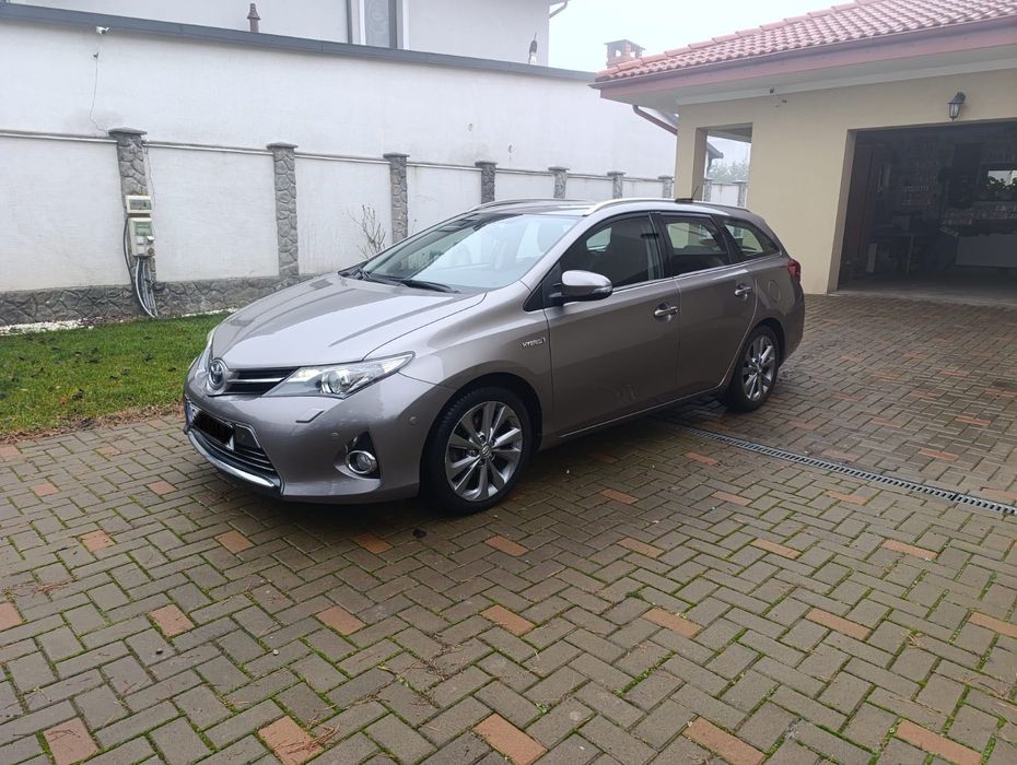 Toyota Auris Hybrid Touring Sports 1.8 VVT-i (136 CP) – Hybrid