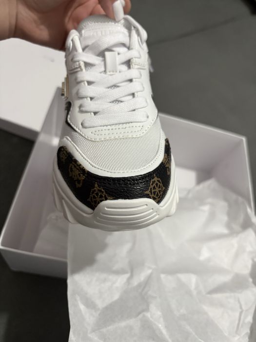Încălțăminte GUESS