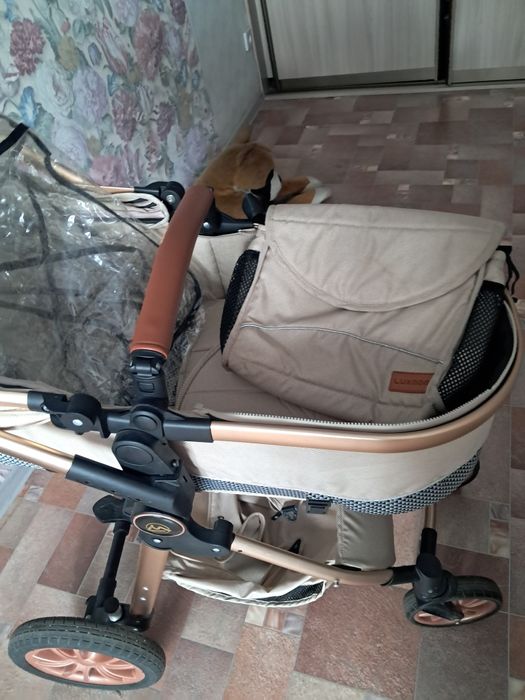 Продам детскую прогулочную каляску