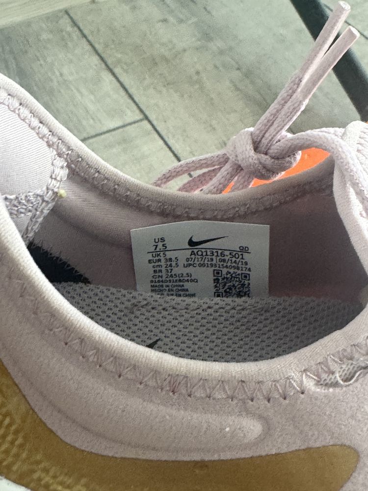 Оригинални NIKE Дамски Маратонки 38.5