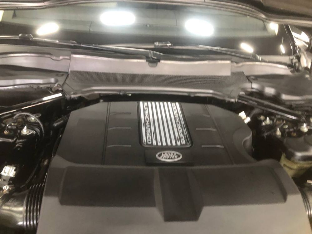 Range Rover сотилади.
